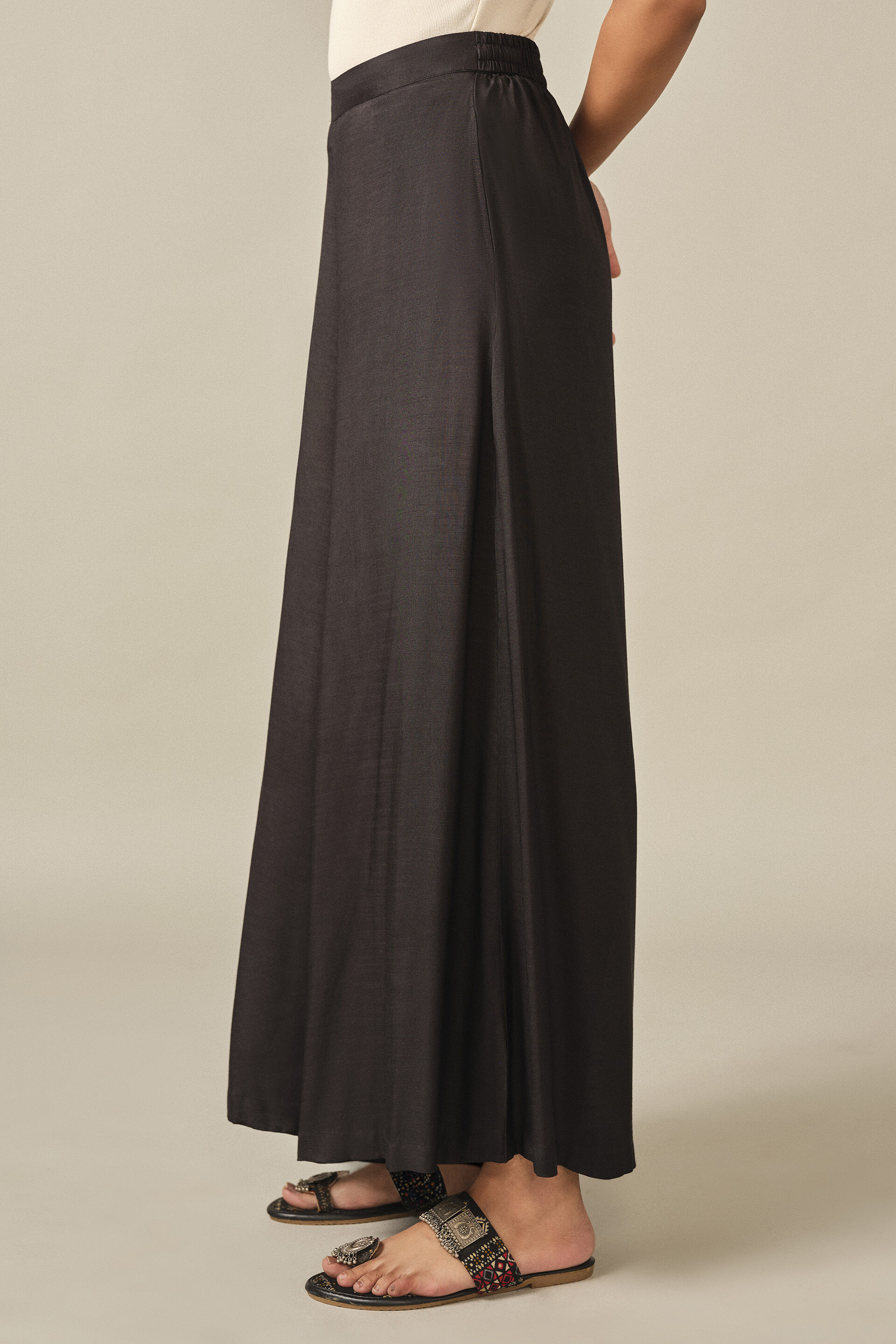 Wide-Leg Pants in Black, Black, image 2